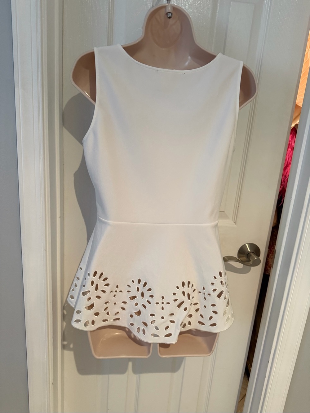 Boston Proper Beyond Travel White Peplum Laser-Cut Top in Small - Picture 5 of 9